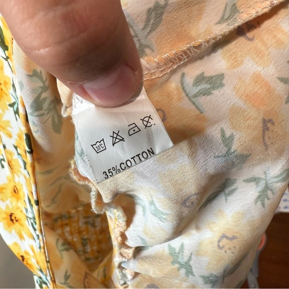 Yellow Sunflower Print white Crop Top deep v neck Size S smocked waist summer - Picture 8 of 8